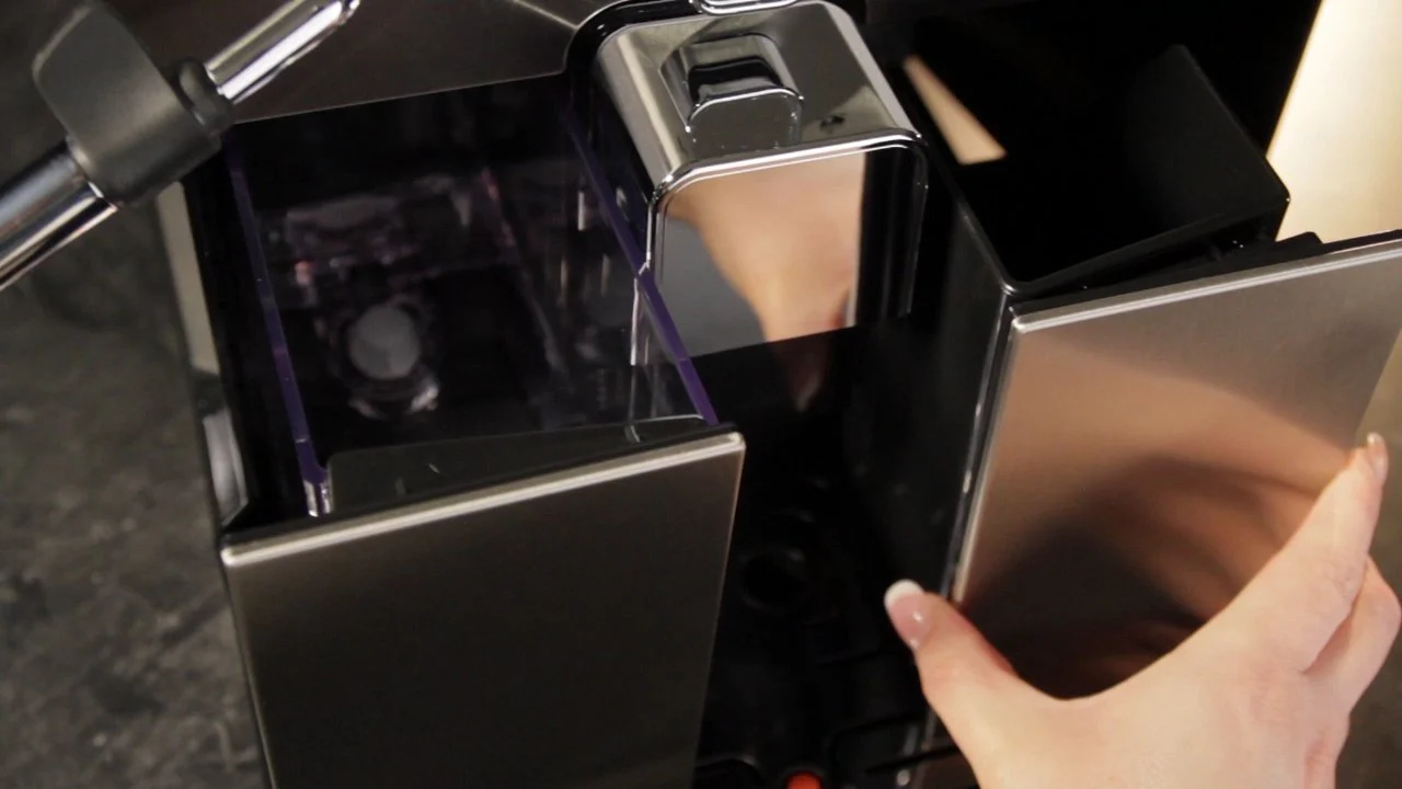 Gaggia Brera Espresso Machine in Black - Image 8